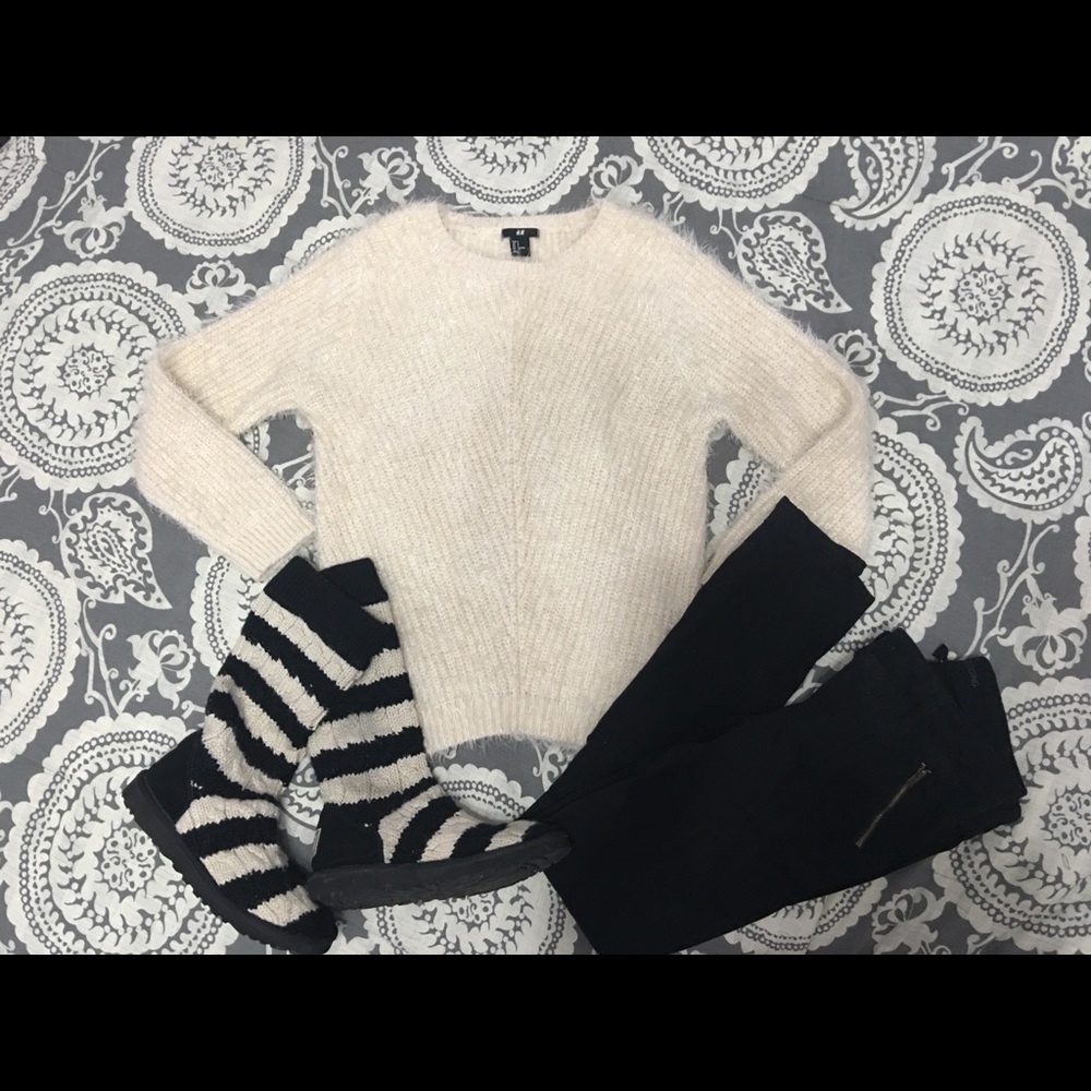 H&M Sz S Cream Fuzzy Sweater